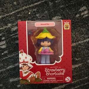 Strawberry Shortcake Almond Tea Mini Doll CheeBee TLS Figure New In Box